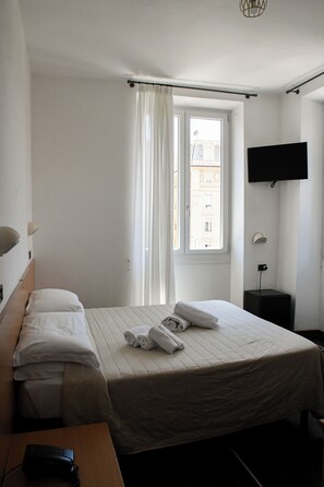 Deluxe Double or Twin Room, 1 Double or 2 Twin Beds | Desk, free WiFi, bed sheets