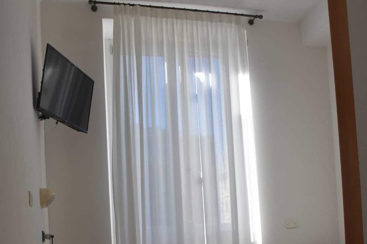 Deluxe Single Room, 1 Twin Bed | 1 bedroom, desk, free WiFi, bed sheets