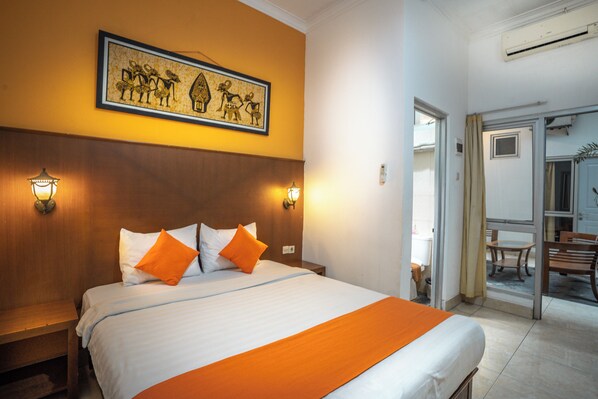 Desk, free WiFi, bed sheets