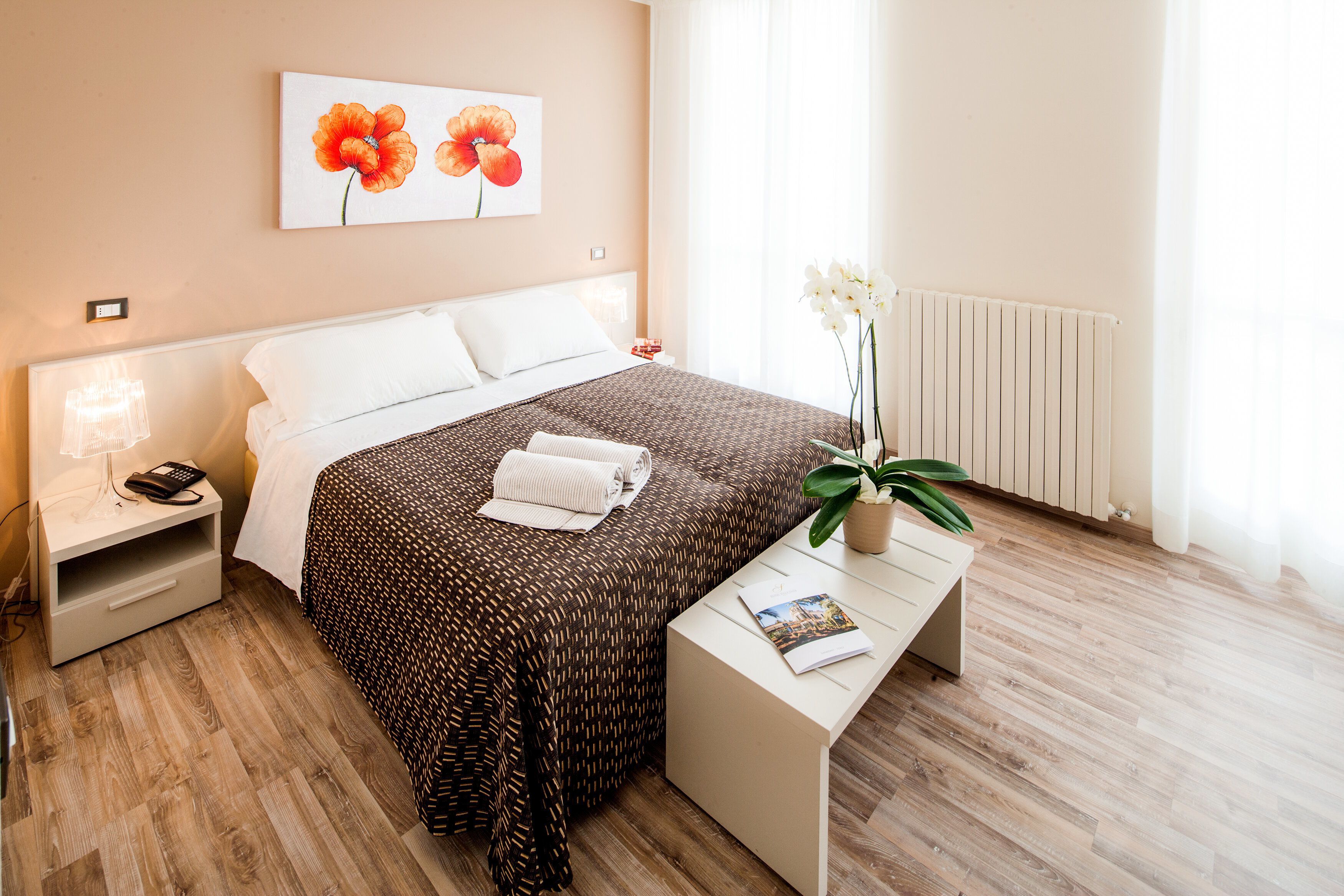 minibar, in-room safe, desk, free wifi