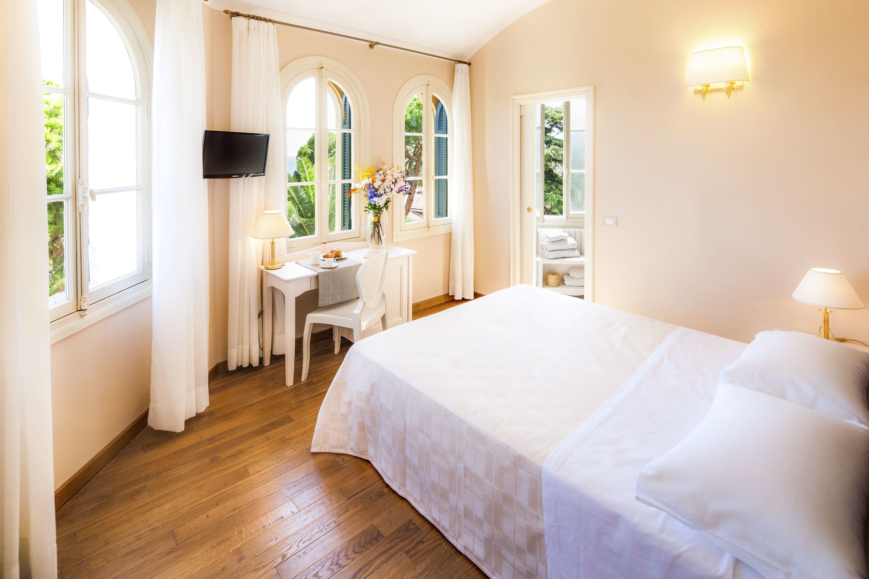 deluxe double or twin room, sea view | minibar, in-room safe, desk, free wifi