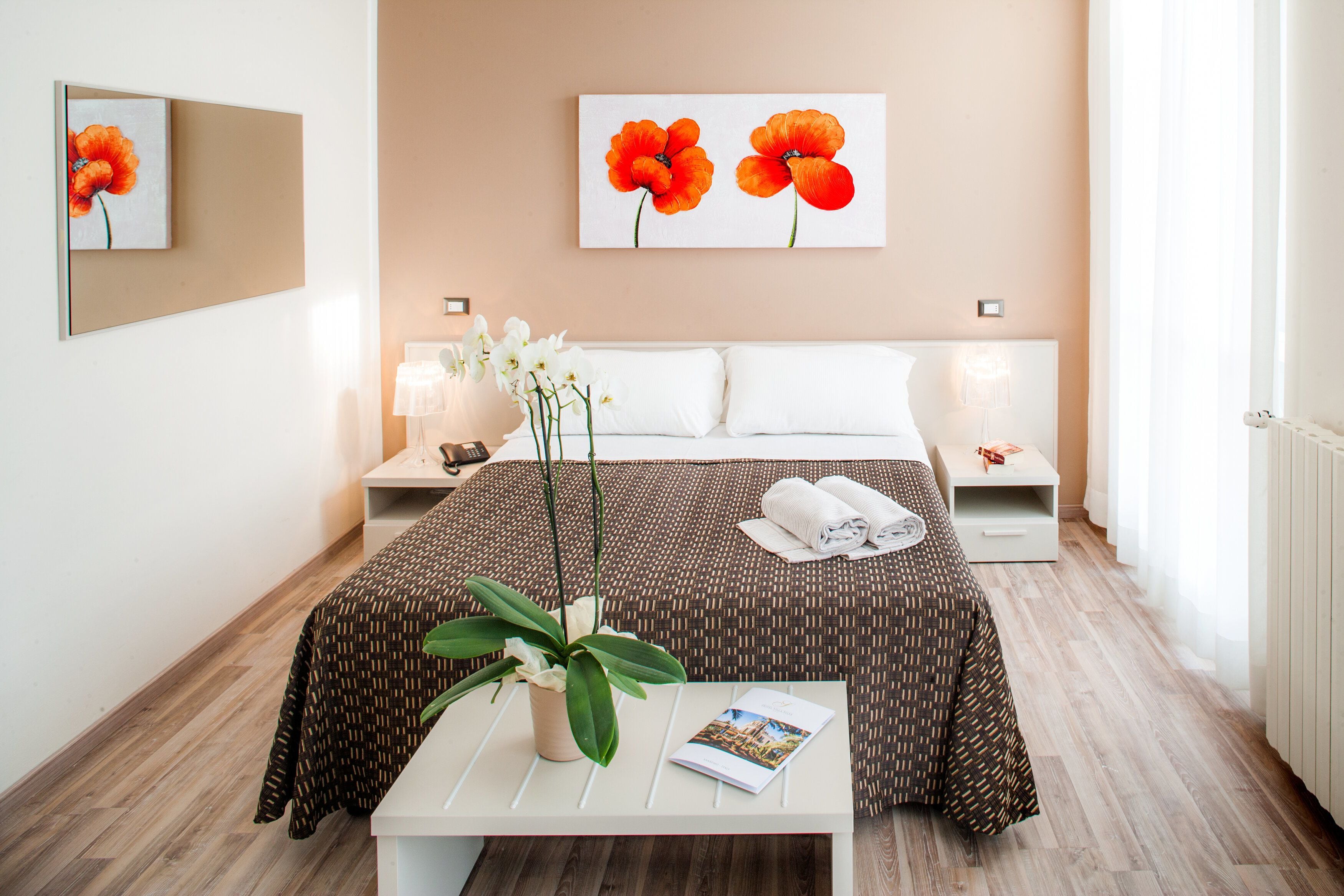 minibar, in-room safe, desk, free wifi