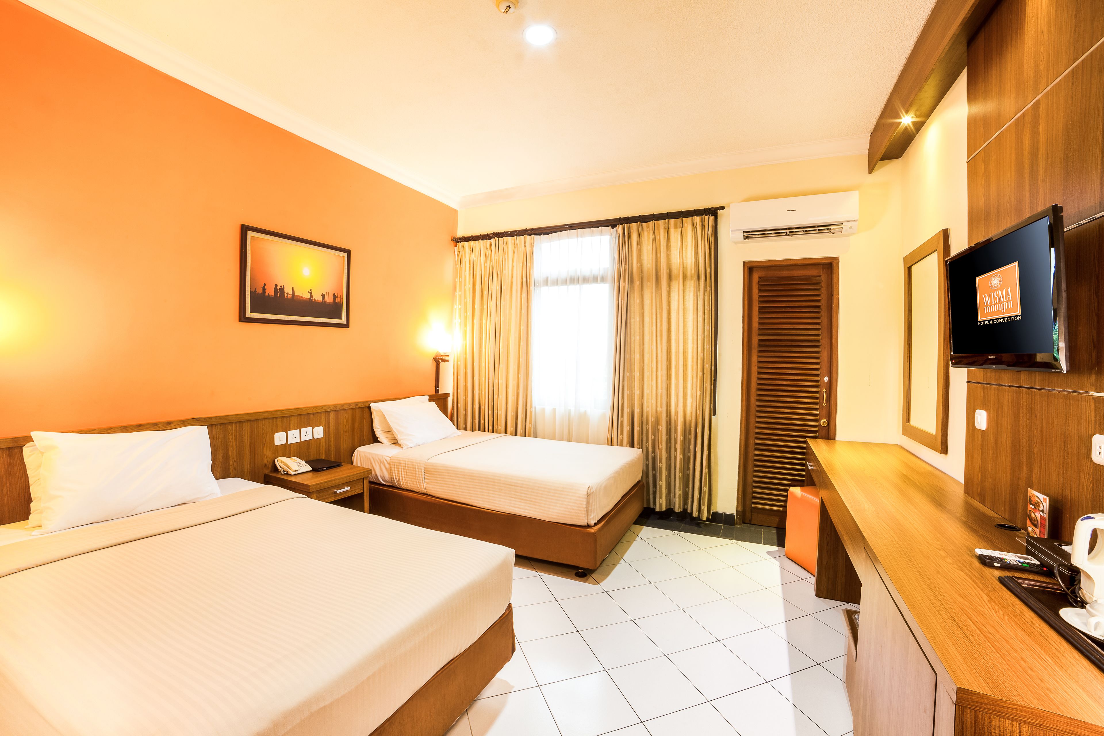 superior room | desk, soundproofing, free wifi, wheelchair access