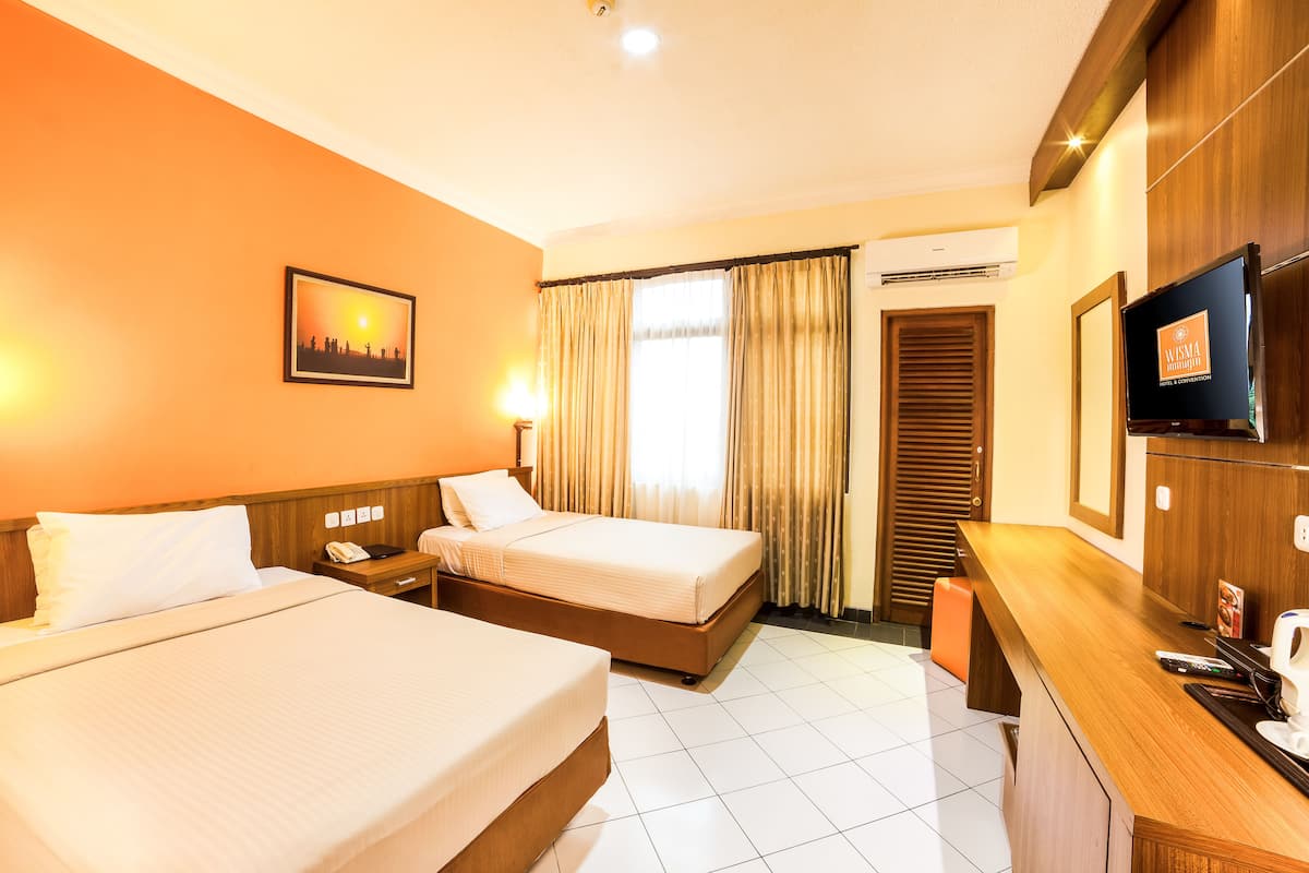 superior room | desk, soundproofing, free wifi, wheelchair access