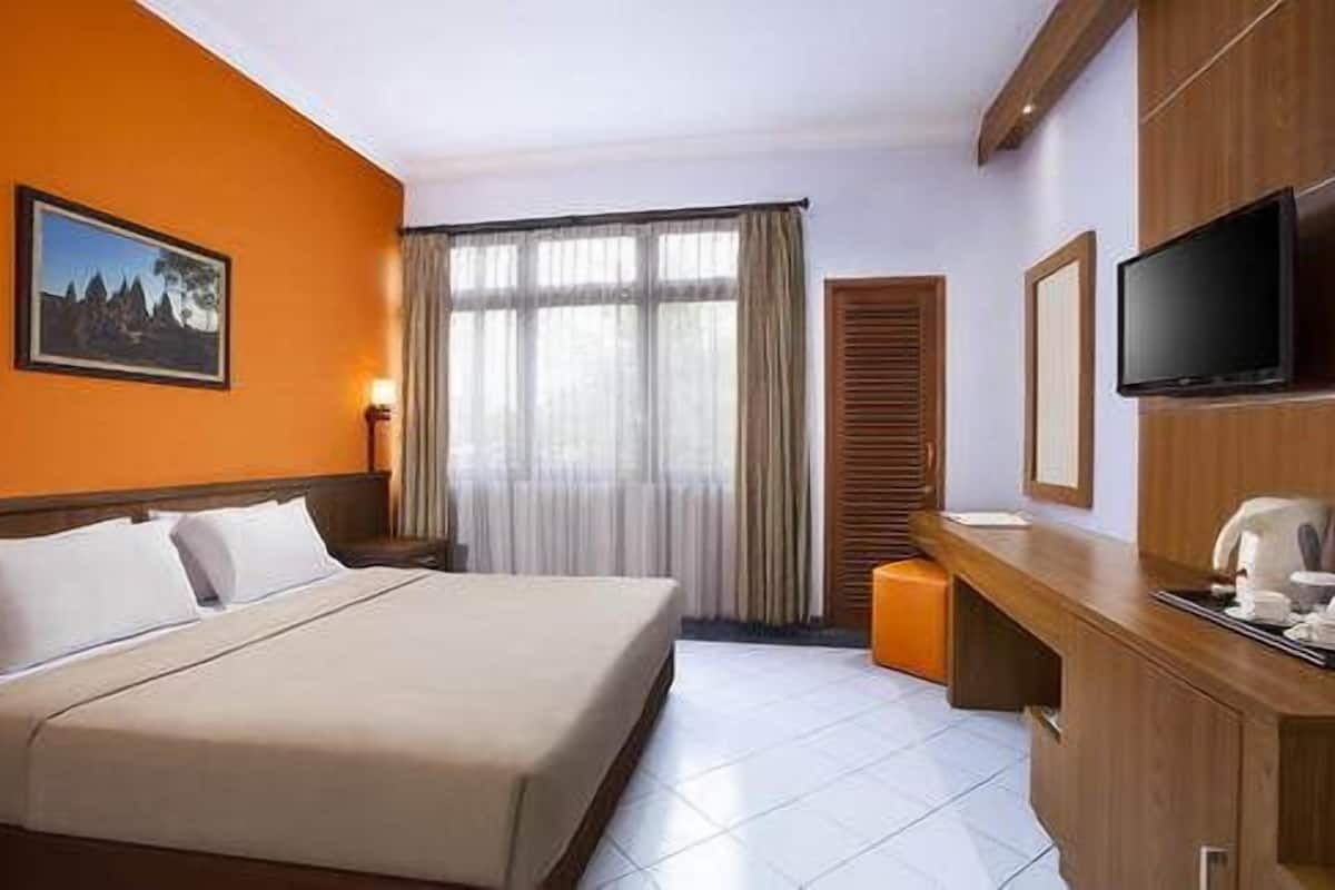 superior room | desk, soundproofing, free wifi, wheelchair access