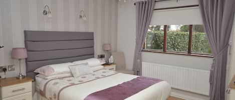 Phòng đôi, có phòng tắm riêng | Truy cập Internet không dây miễn phí, bộ trải giường