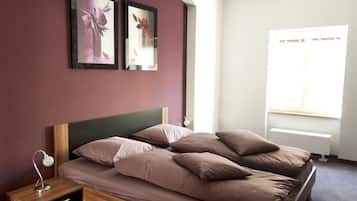 2 bedrooms, premium bedding, in-room safe, desk