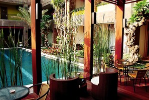 Outdoor pool - ECLIPSE Hotel (Yogyakarta)
