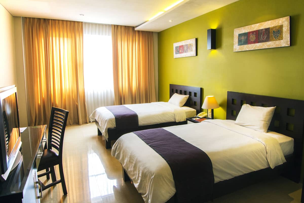 Deluxe Room | Desk, rollaway beds (surcharge), WiFi (free), bed sheets