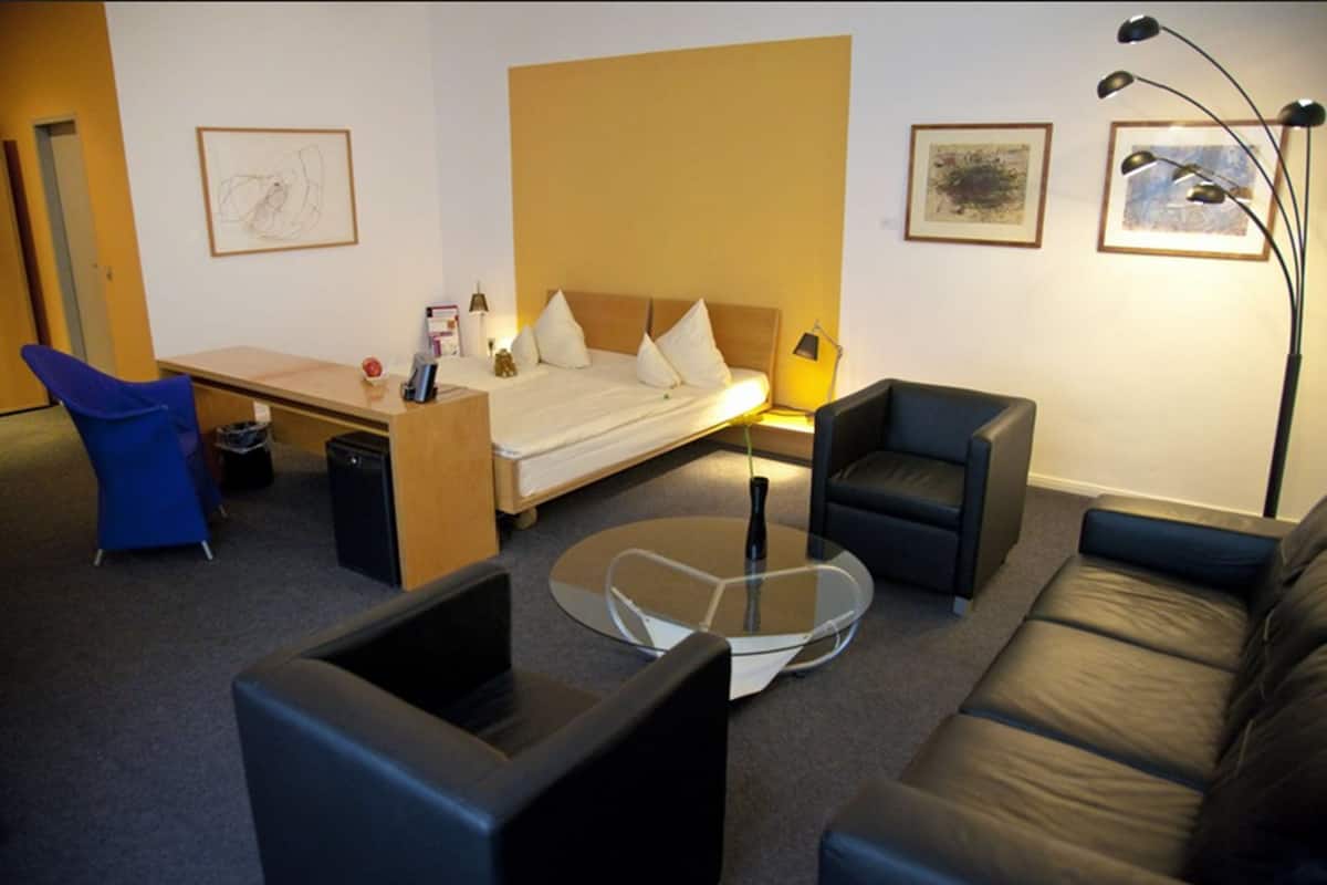 Ropa de cama hipoalergénica y minibar