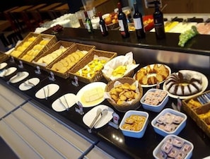 Café da manhã completo todos os dias (BRL 35 por pessoa) 