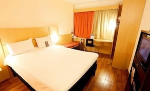 Habitación estándar, 1 cama doble | 2 dormitorios, minibar, caja fuerte y escritorio