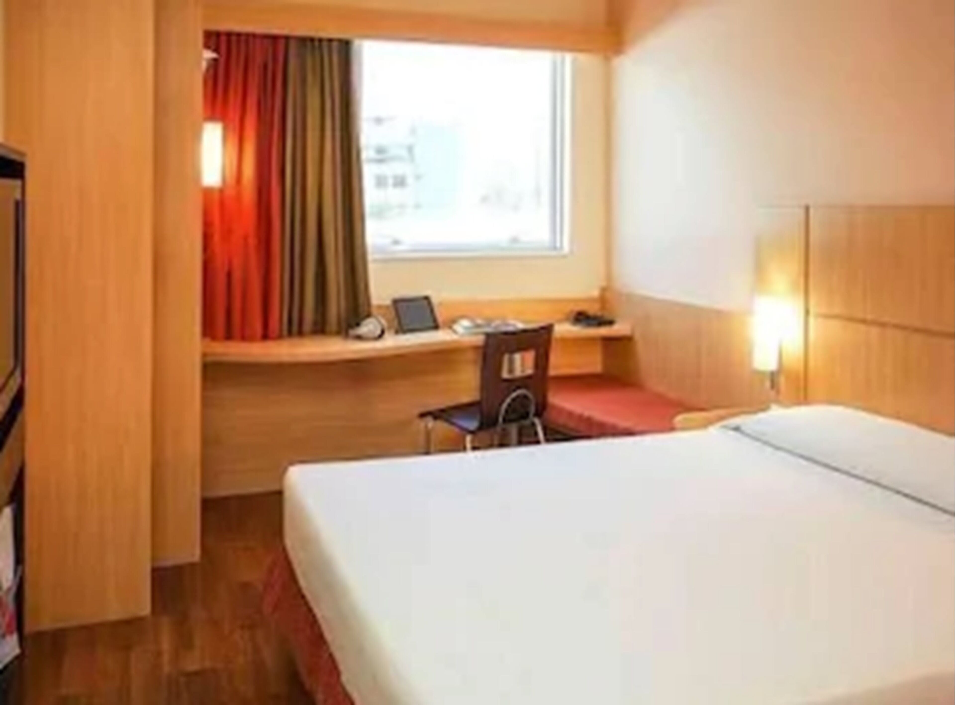 standard room, 1 double bed | 1 bedroom, minibar, in-room safe, desk