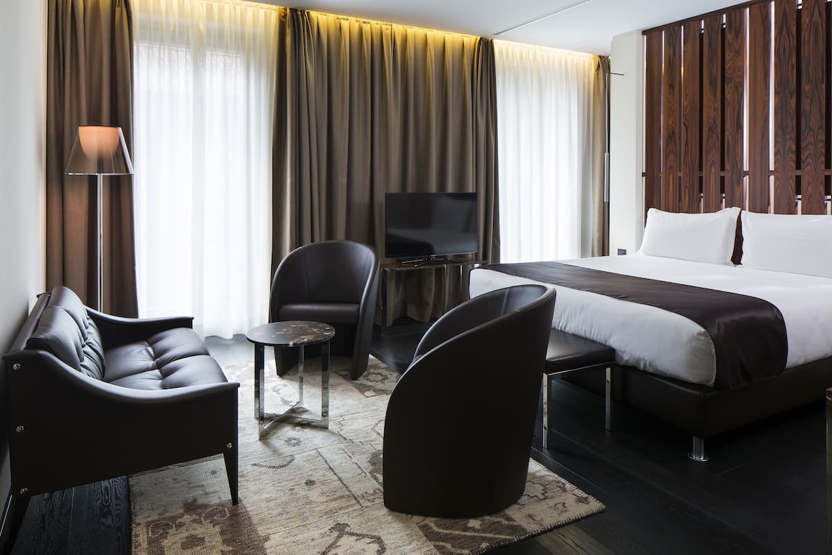 Junior Suite | Premium bedding, pillowtop beds, minibar, in-room safe
