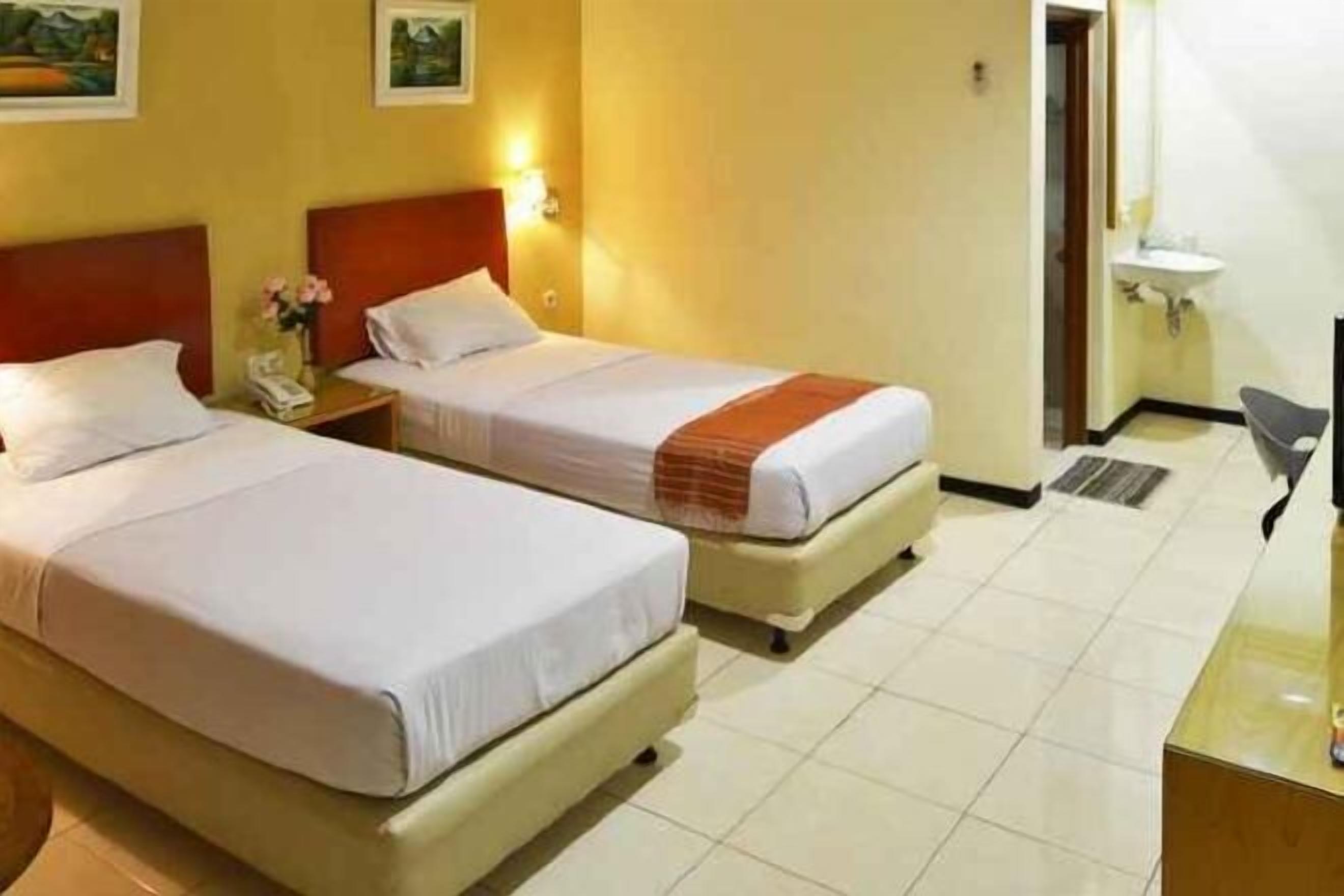 Desk, free WiFi, bed sheets