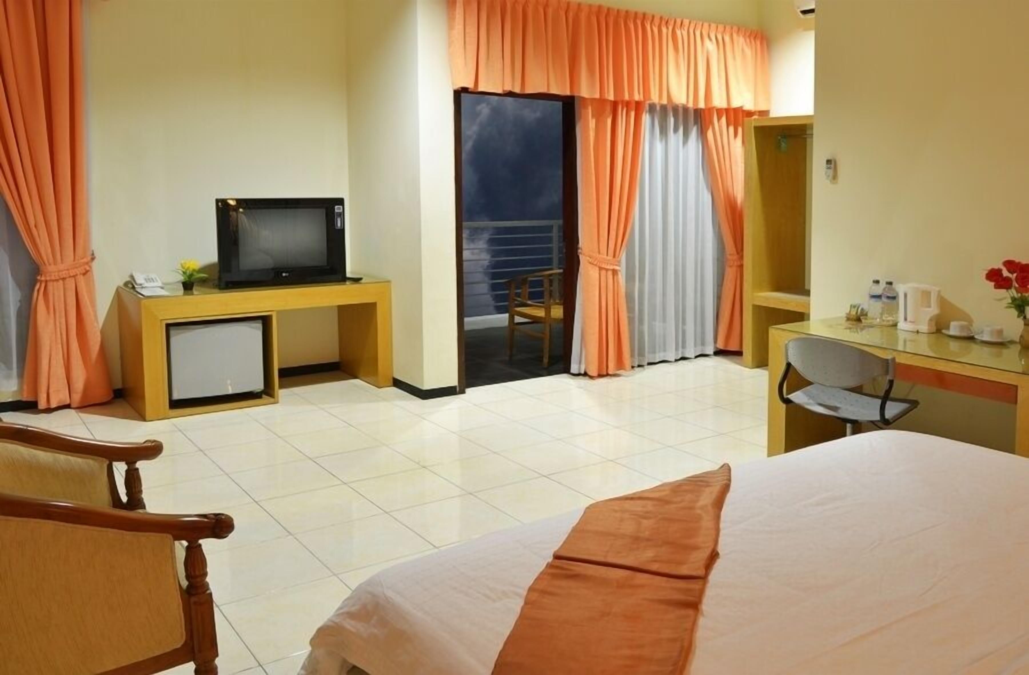 Desk, free WiFi, bed sheets