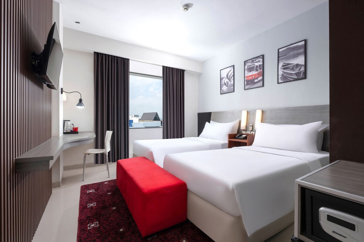 Premium bedding, minibar, in-room safe, desk
