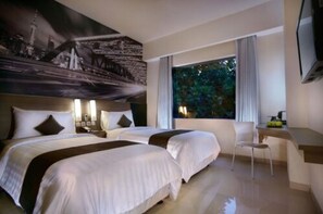 Superior Room | Premium bedding, minibar, in-room safe, desk - Hotel Neo Candi Simpang Lima - Semarang by ASTON (Semarang)