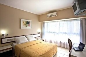 Minibar, caja fuerte, cortinas opacas y cunas