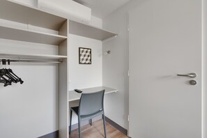 Chambre Triple | Literie de qualité supérieure, bureau, chambres insonorisées