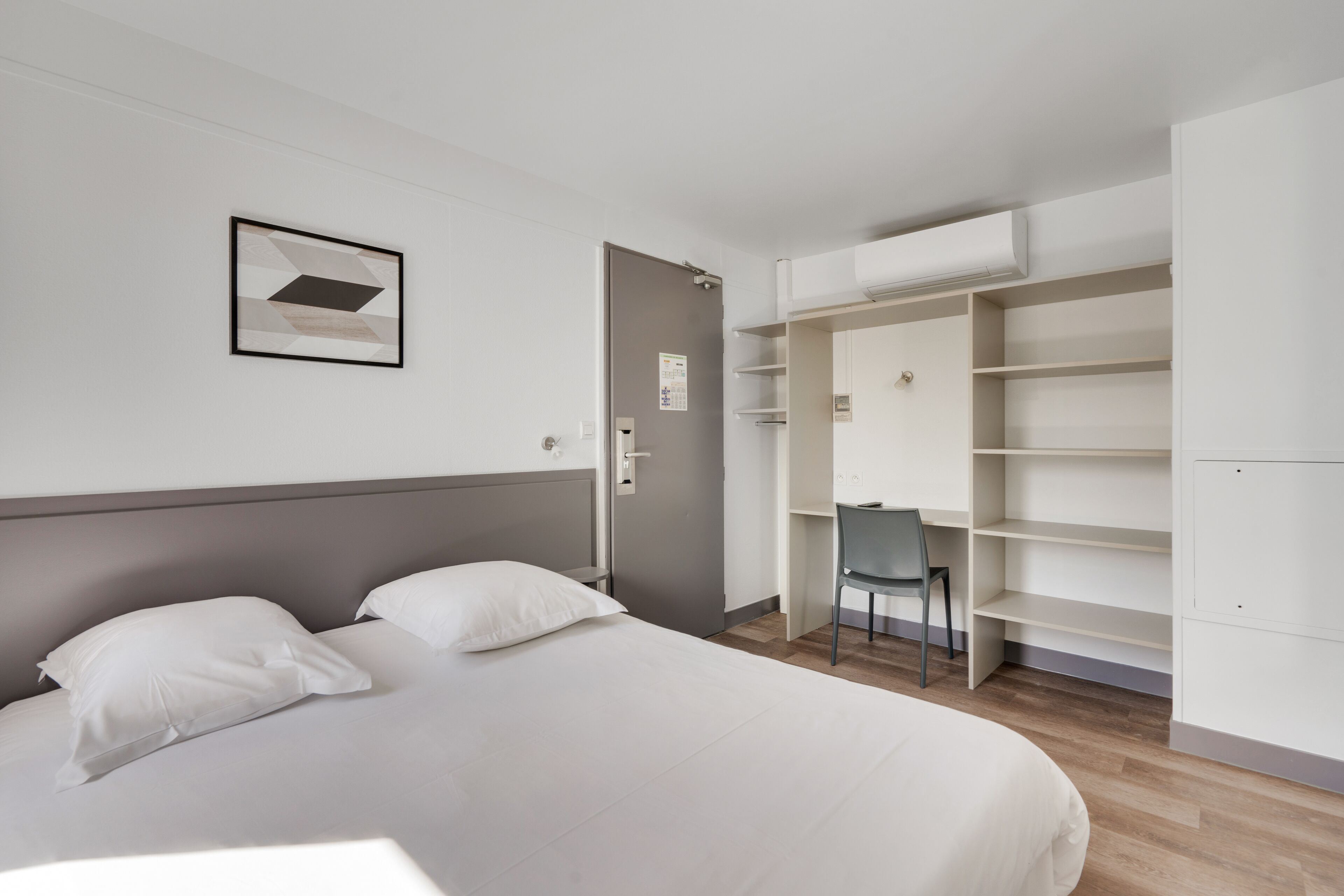 quadruple room | premium bedding, desk, soundproofing, free wifi