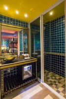 Superior Bunk Bed | 浴室 | 淋浴设施、大花洒淋浴喷头、名牌洗护用品、毛巾