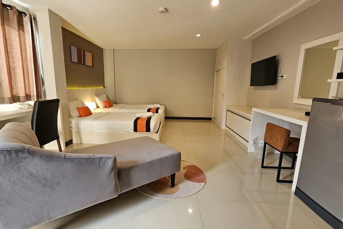 Grand Deluxe Twin Room | 防过敏的被褥、迷你吧、客房内保险箱、办公桌