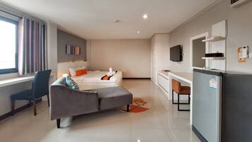 Grand Deluxe Double Room | Allergiatestatut vuodevaatteet, minibaari, tallelokero huoneessa
