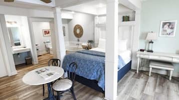Habitación estándar, 1 cama Queen size, hidromasaje | Decoración personalizada y muebles diferentes