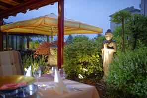 Breakfast, dinner served; French cuisine, alfresco dining - becozy Au Parc Hotel Retro Edition (Fribourg)