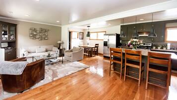 Superior House, Private Bathroom, Park View (The Guest House) | Restaurant