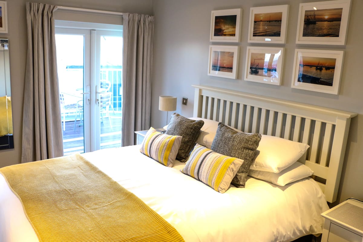 double room, balcony, sea view | iron/ironing board, free wifi, bed sheets