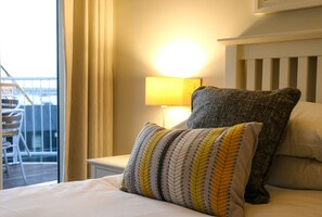 Twin Room, Ensuite | Iron/ironing board, free WiFi, bed sheets