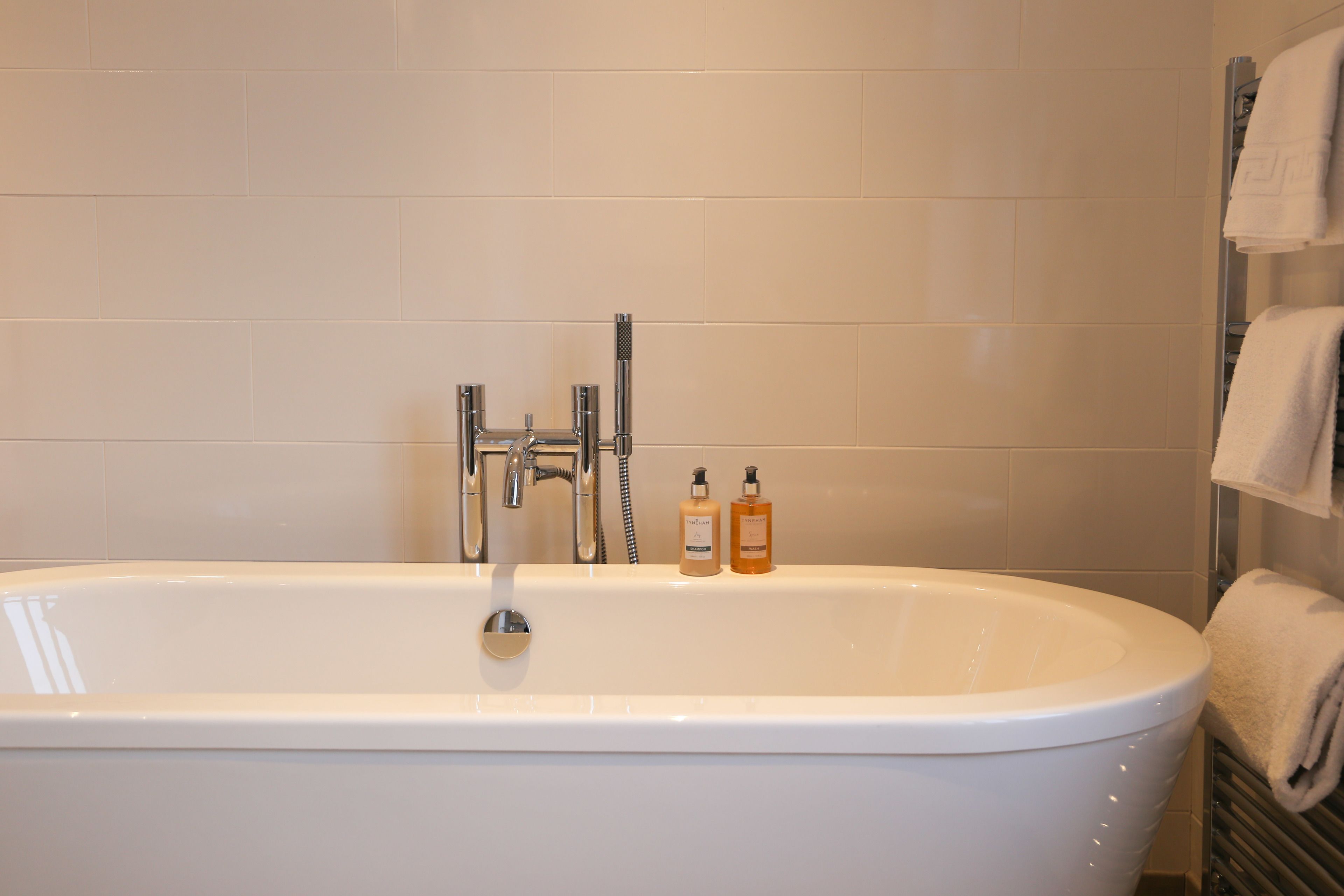 room, 1 king bed, ensuite, sea view | bathroom | free toiletries, hair dryer, towels