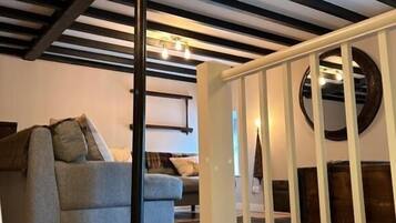 The Granary | Coin séjour