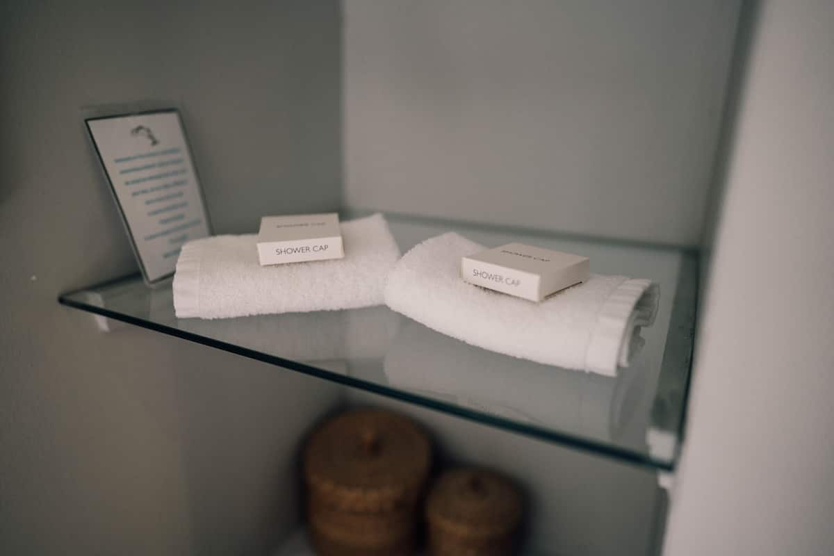 superior twin room | 3 bedrooms, iron/ironing board, free wifi, bed sheets