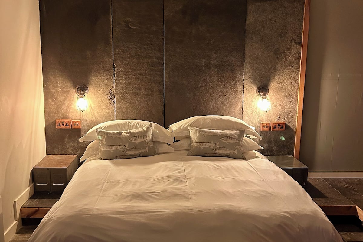 mill house suite | 3 bedrooms, iron/ironing board, free wifi, bed sheets