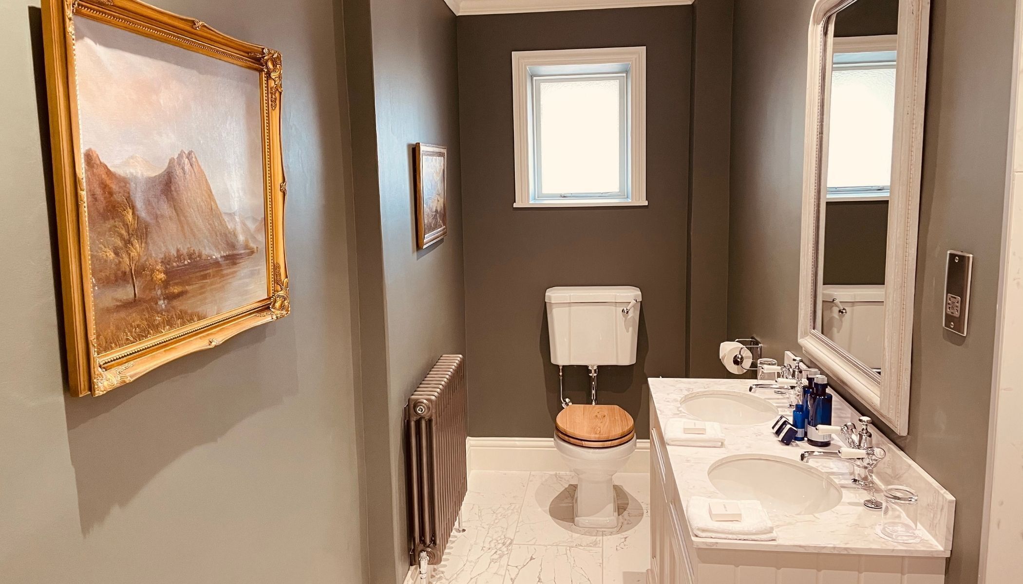 radclyffe master | bathroom | free toiletries, hair dryer, towels