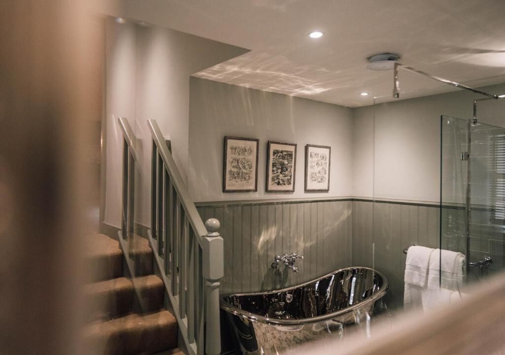 superior double morven | bathroom | free toiletries, hair dryer, towels