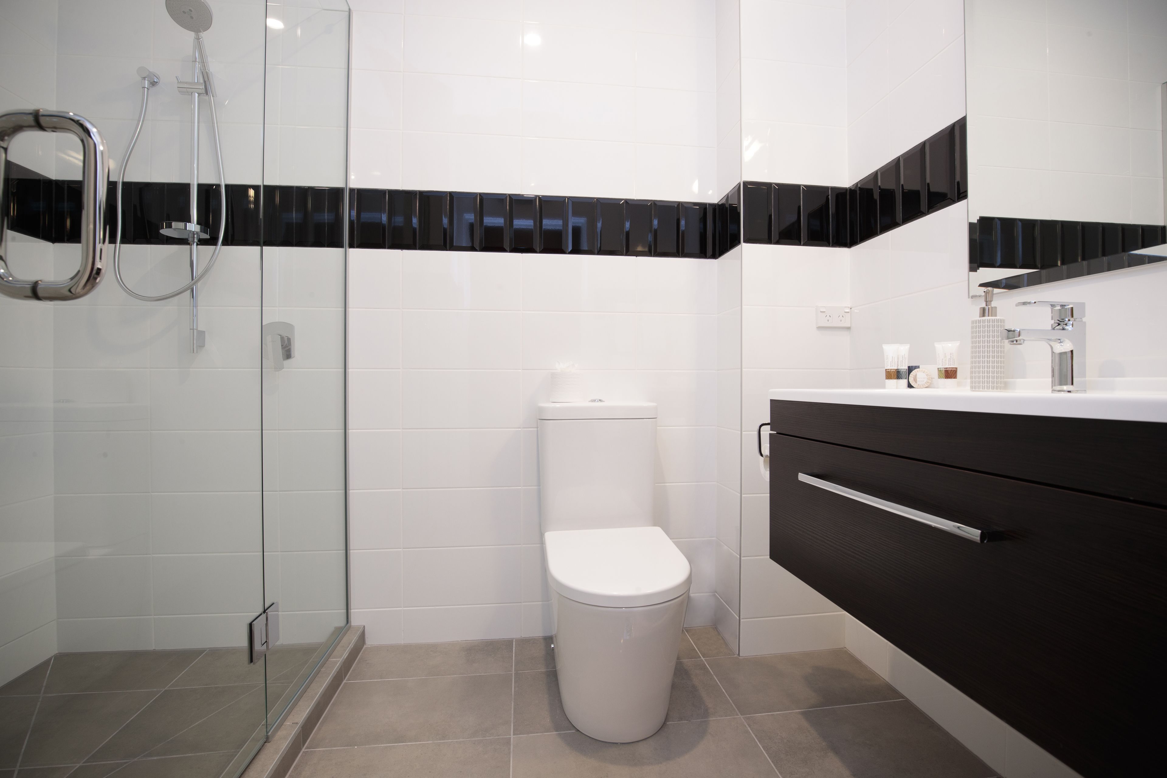 mayfair suite  | bathroom | shower, eco-friendly toiletries, hair dryer, towels