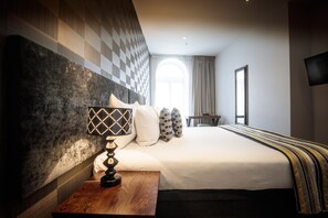 Soundproofing, free WiFi, bed sheets