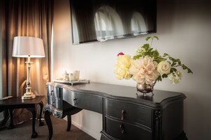 Soundproofing, free WiFi, bed sheets