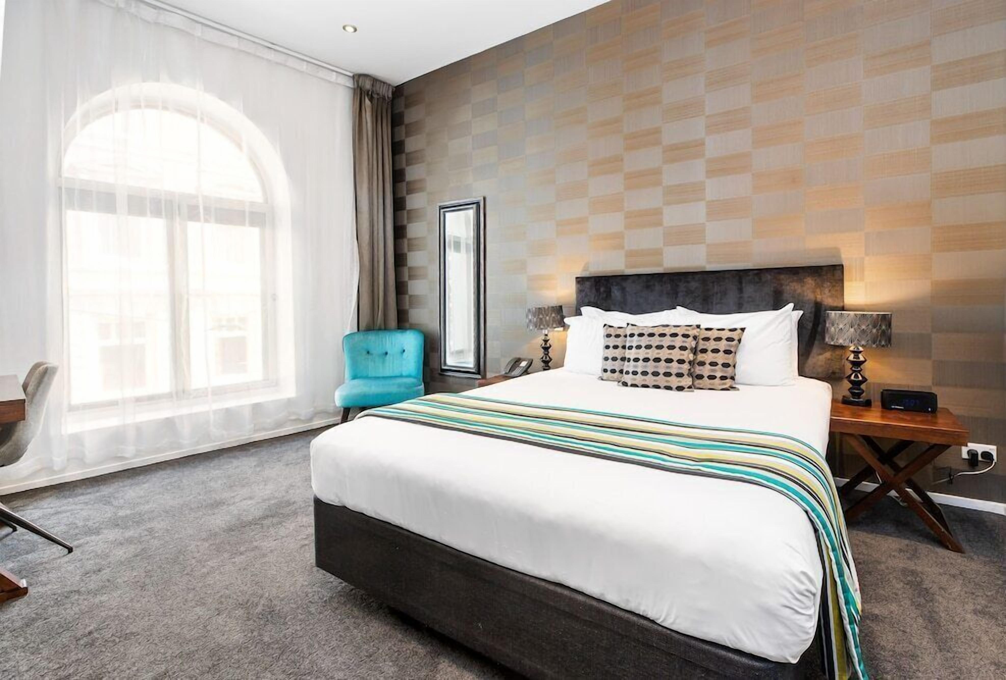 Soundproofing, free WiFi, bed sheets