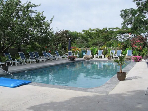 Alberca al aire libre por temporada 