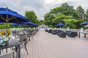 Lunch and dinner served