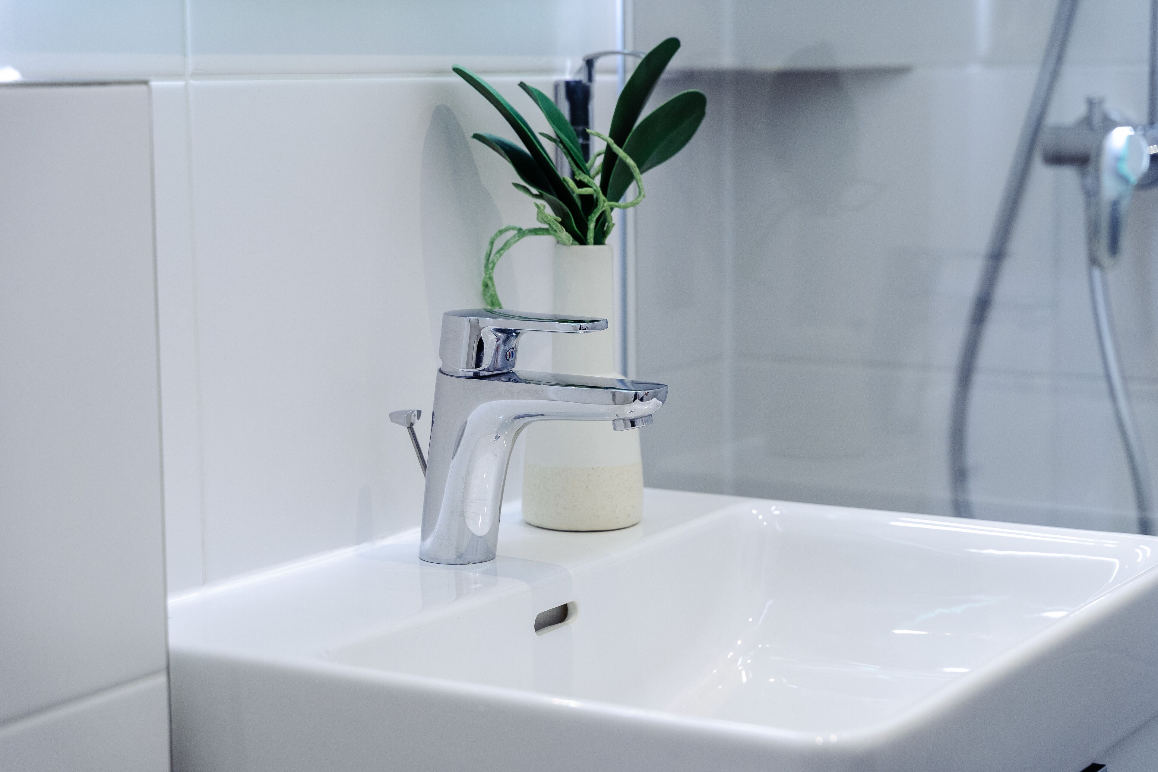 classic triple room | bathroom | free toiletries, hair dryer, towels