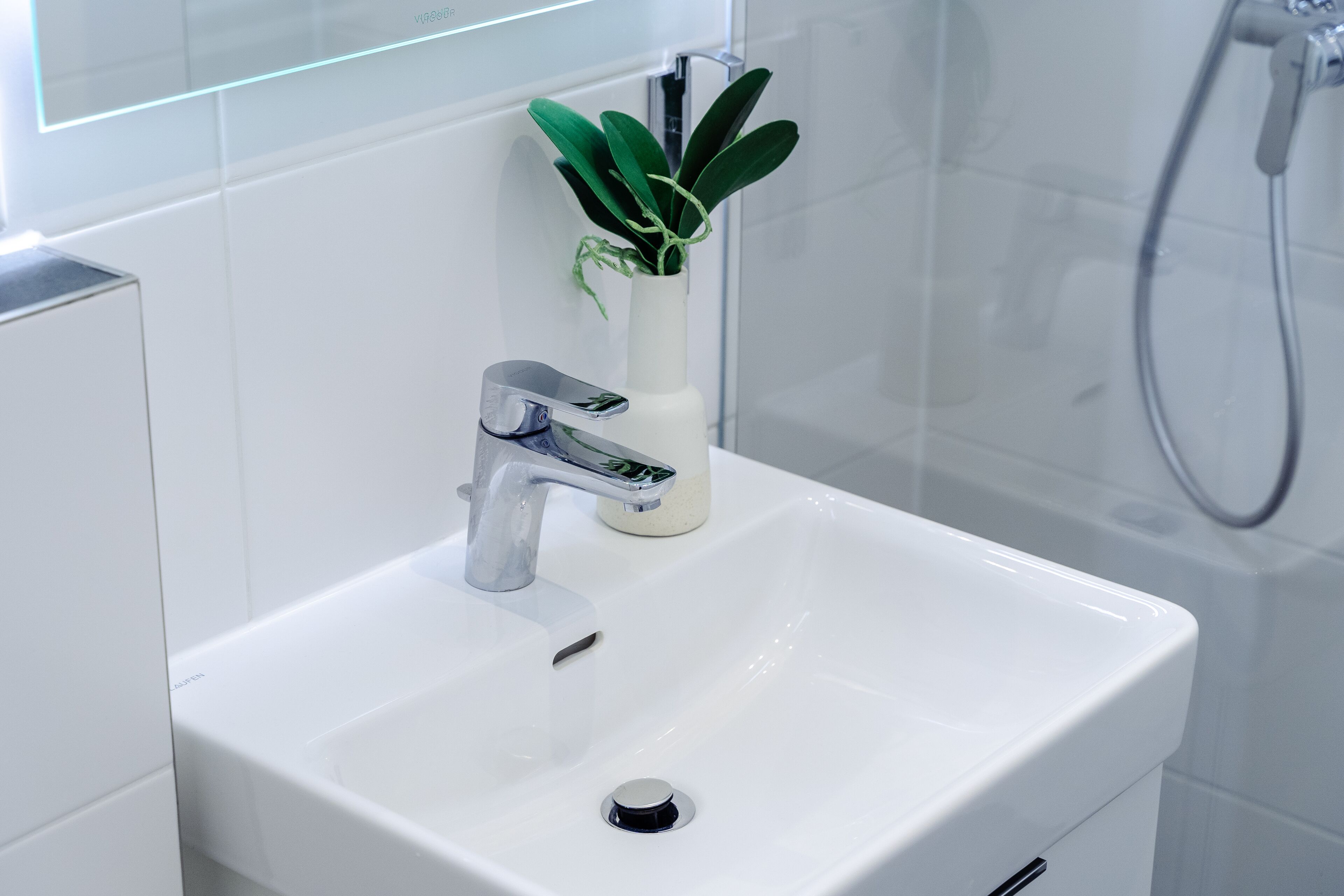 classic triple room | bathroom | free toiletries, hair dryer, towels