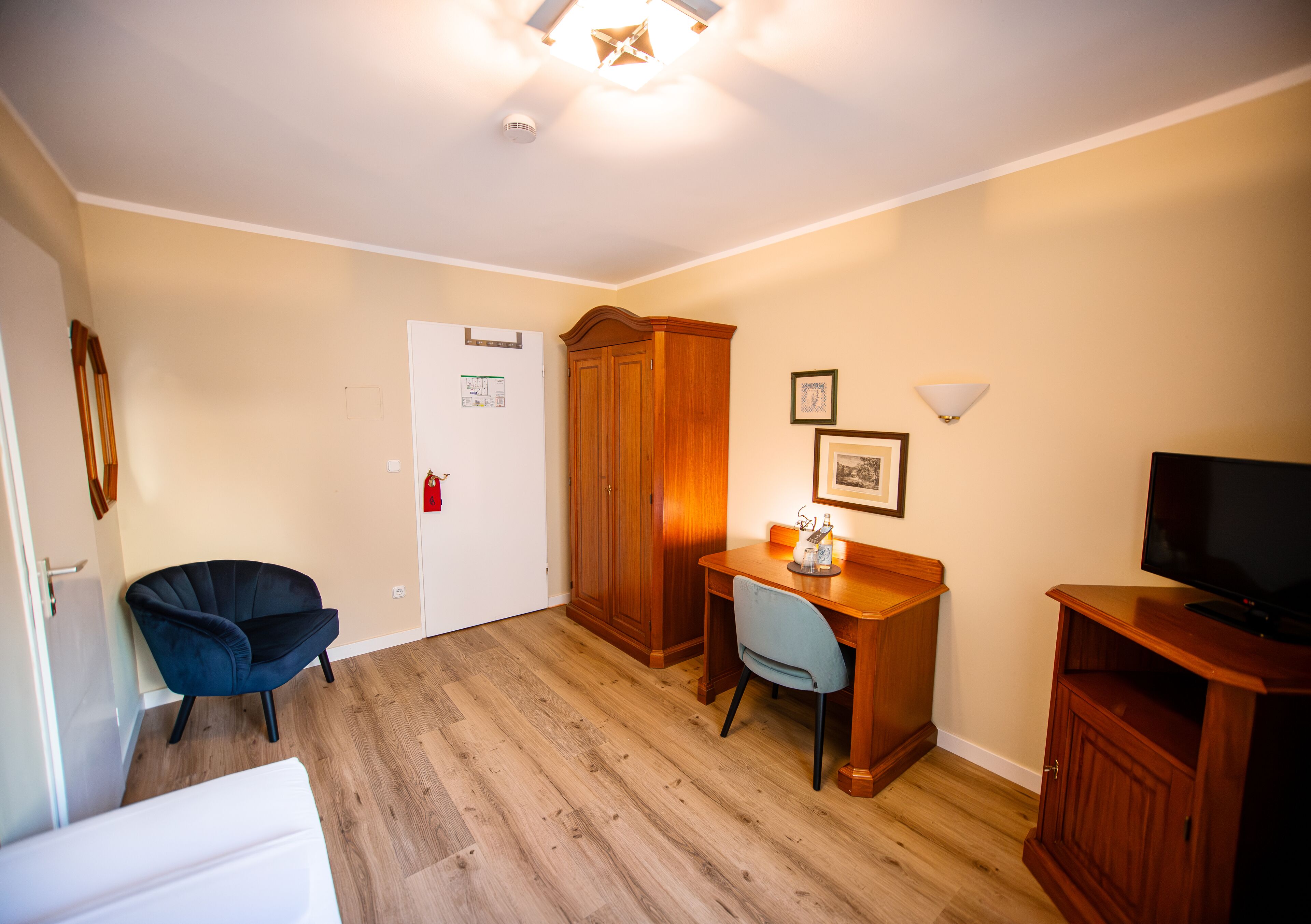 standard single room | hypo-allergenic bedding, individually decorated, individually furnished