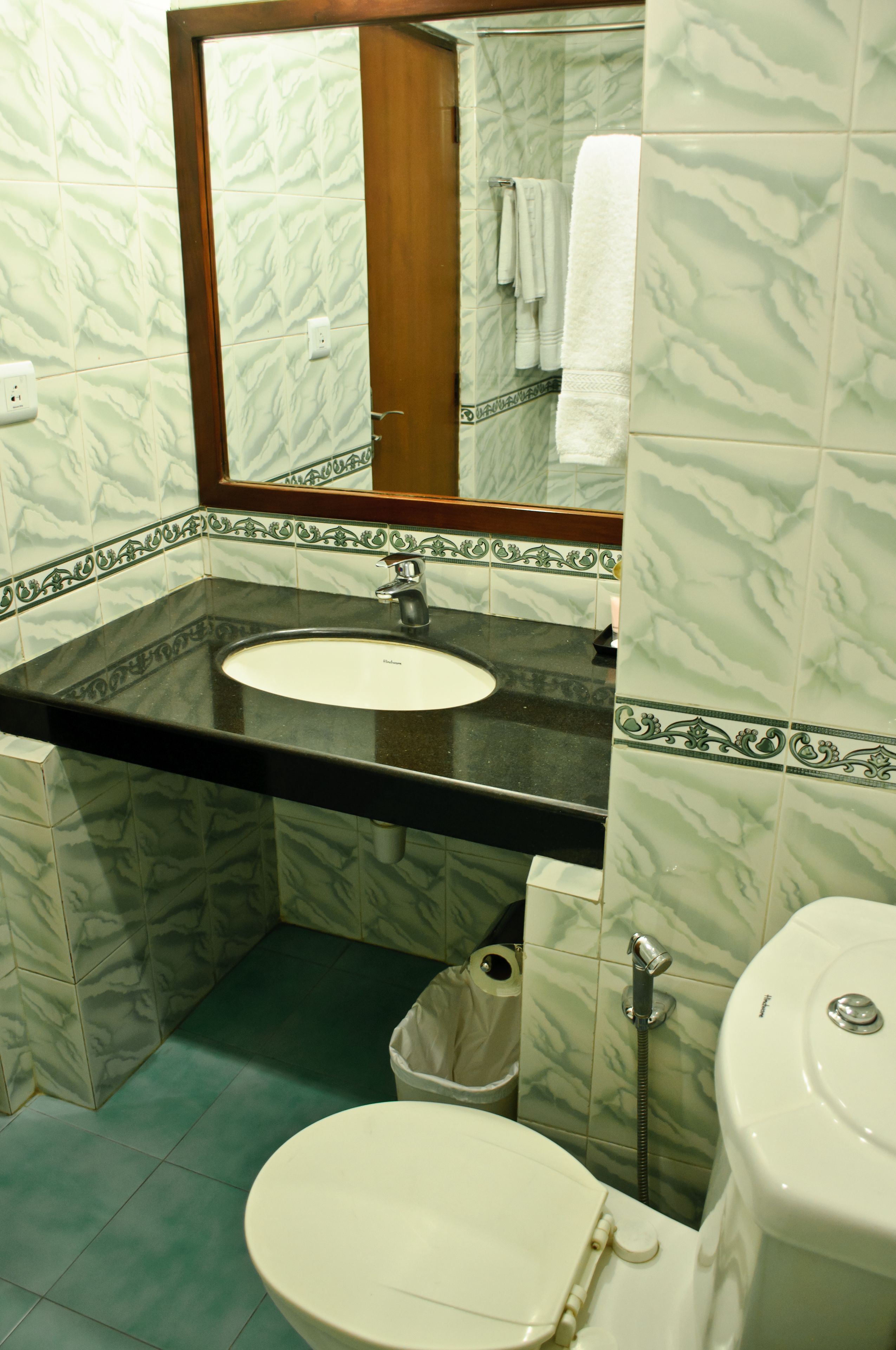 deluxe double room | bathroom | shower, free toiletries, hair dryer, slippers