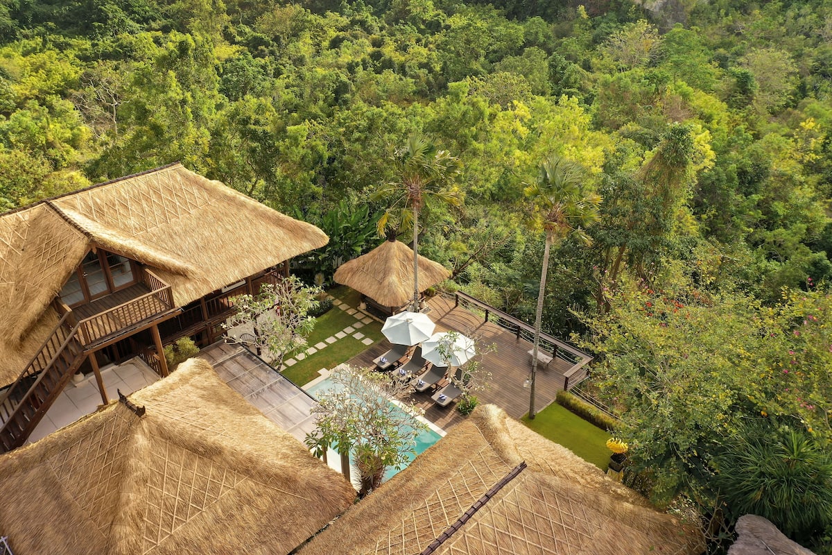 3 Bedroom Cliff View Pool Villa (Grasshopper) | 3 bedrooms, Egyptian cotton sheets, premium bedding, down comforters